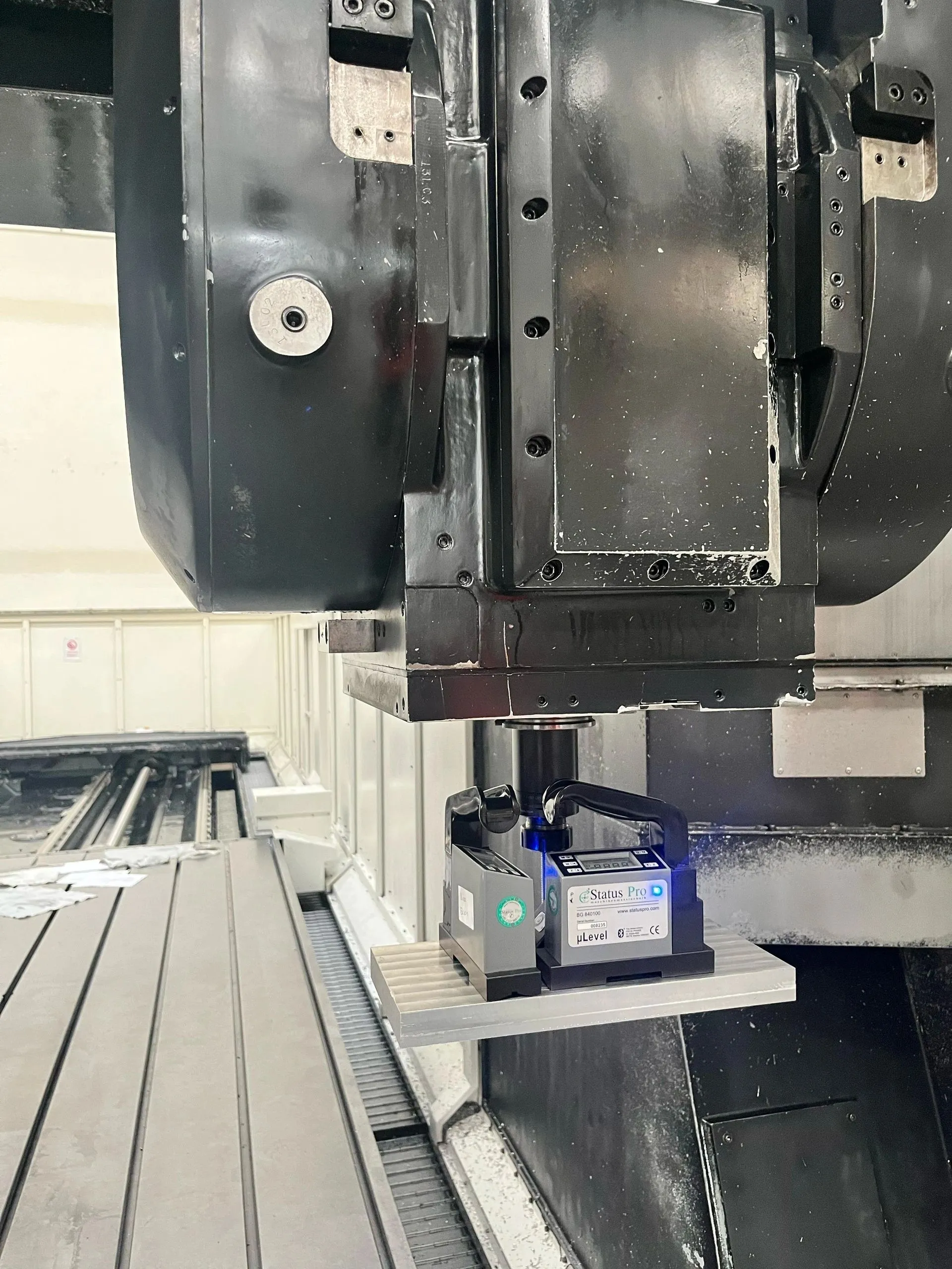 Digital level under the machine head